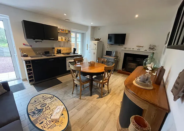 Petite Maison Dans La Manche * Creances